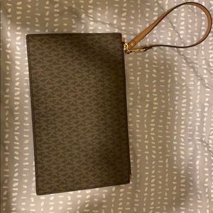 Michael kors wristlet